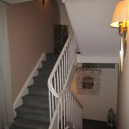 Zum Floesser بيت ضيافة Neckartenzlingen