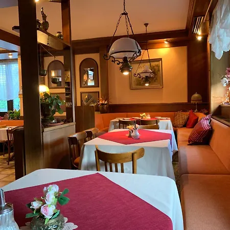 Zum Floesser Πανσιόν Neckartenzlingen