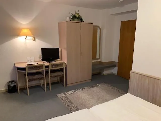 Zum Floesser Vendégház