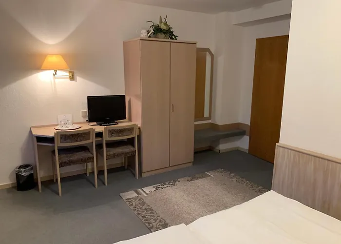 Zum Floesser Vendégház Neckartenzlingen